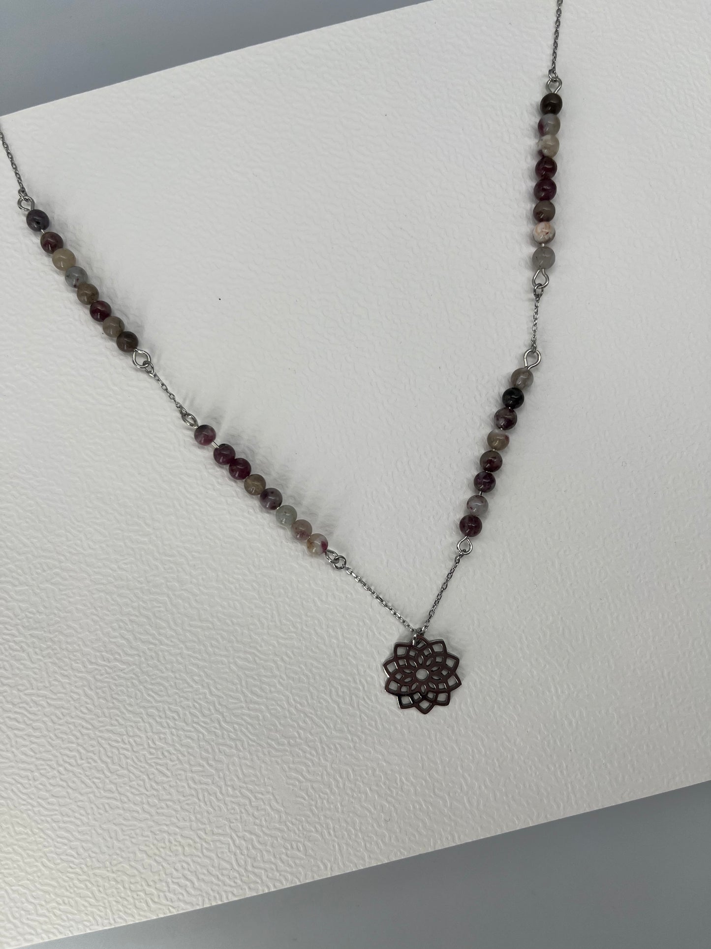 Naszyjnik z mandalą i turmalinami śliwkowymi