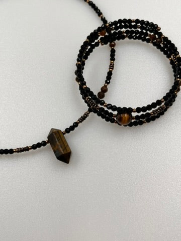 Choker z grotem