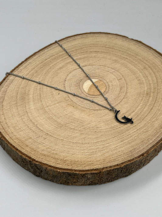 Naszyjnik z kotem na księżycu