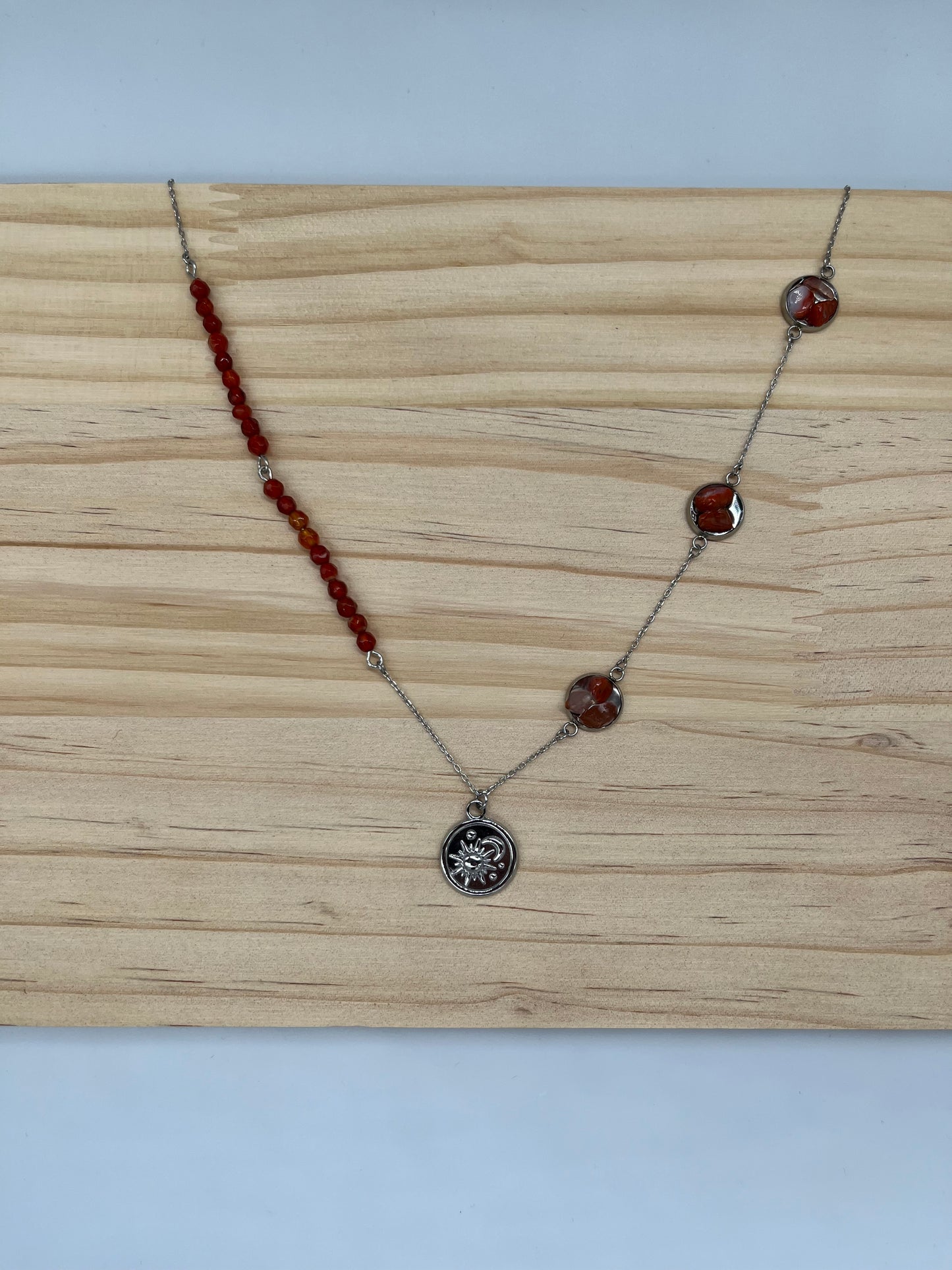 Naszyjnik Słońce i Księżyc z karneolem