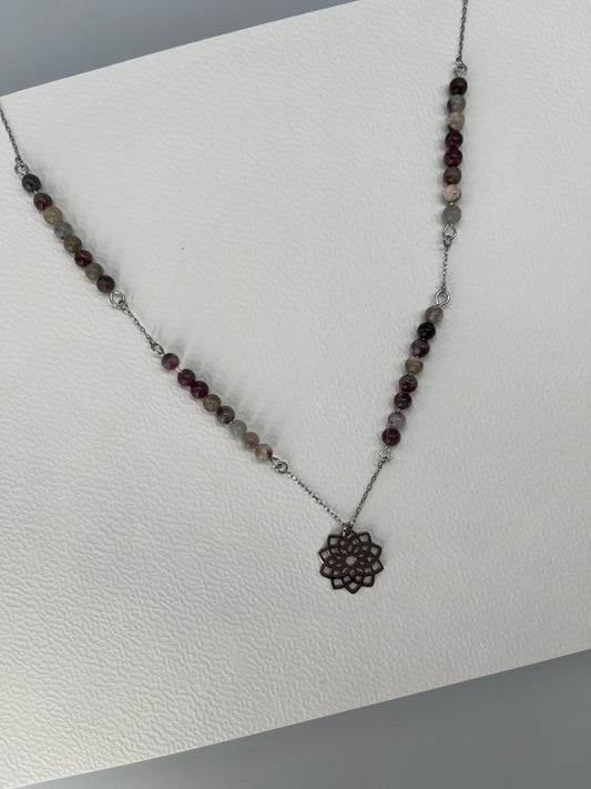 Naszyjnik z mandalą i turmalinami śliwkowymi