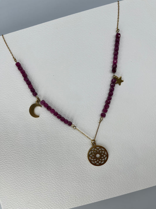 Naszyjnik z mandalą i rubinami